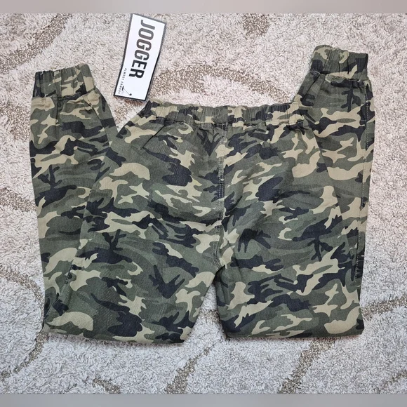 NWT Small Almost Famous Camo Jogger - Picture 2 of 5